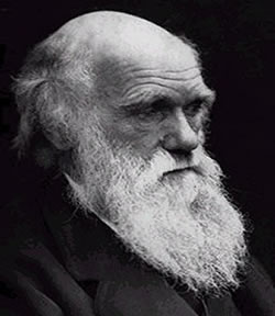 Charles Darwin werd geboren in 1809 in Engeland. Hij was het vijfde kind van Robert Darwin (arts) en Susannah Edwood. Op school was Charles een nogal trage leerling. Zijn interesses gingen uit naar chemische expirimenten en jagen. Darwin studeerde geneeskunde en theologie. Na zijn studie begon hij aan een lange onderzoeksreis (van 5 jaar) naar Zuid-Amerike met het schip ‘Beagle'. 